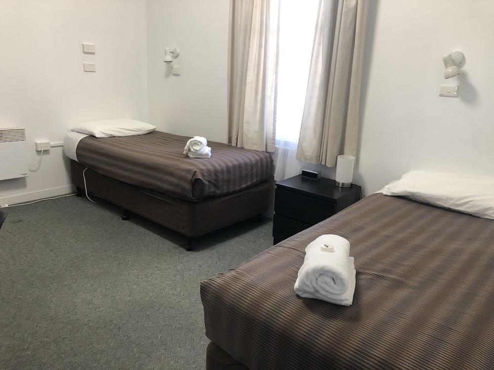 Bridge Hotel Сміттон Екстер'єр фото