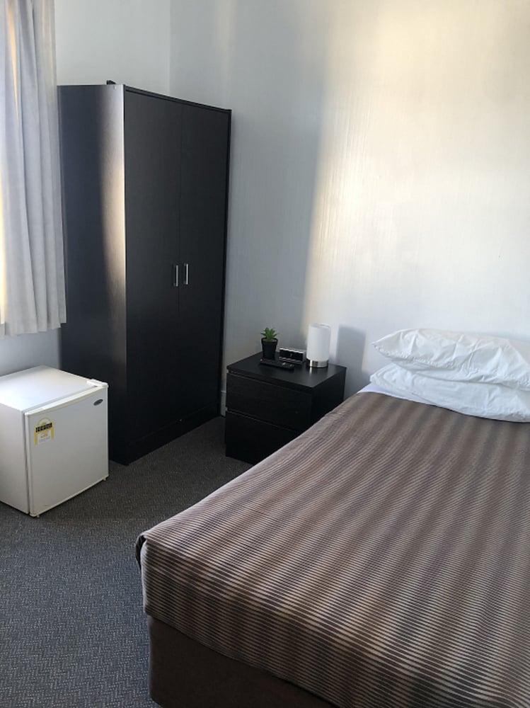 Bridge Hotel Сміттон Екстер'єр фото