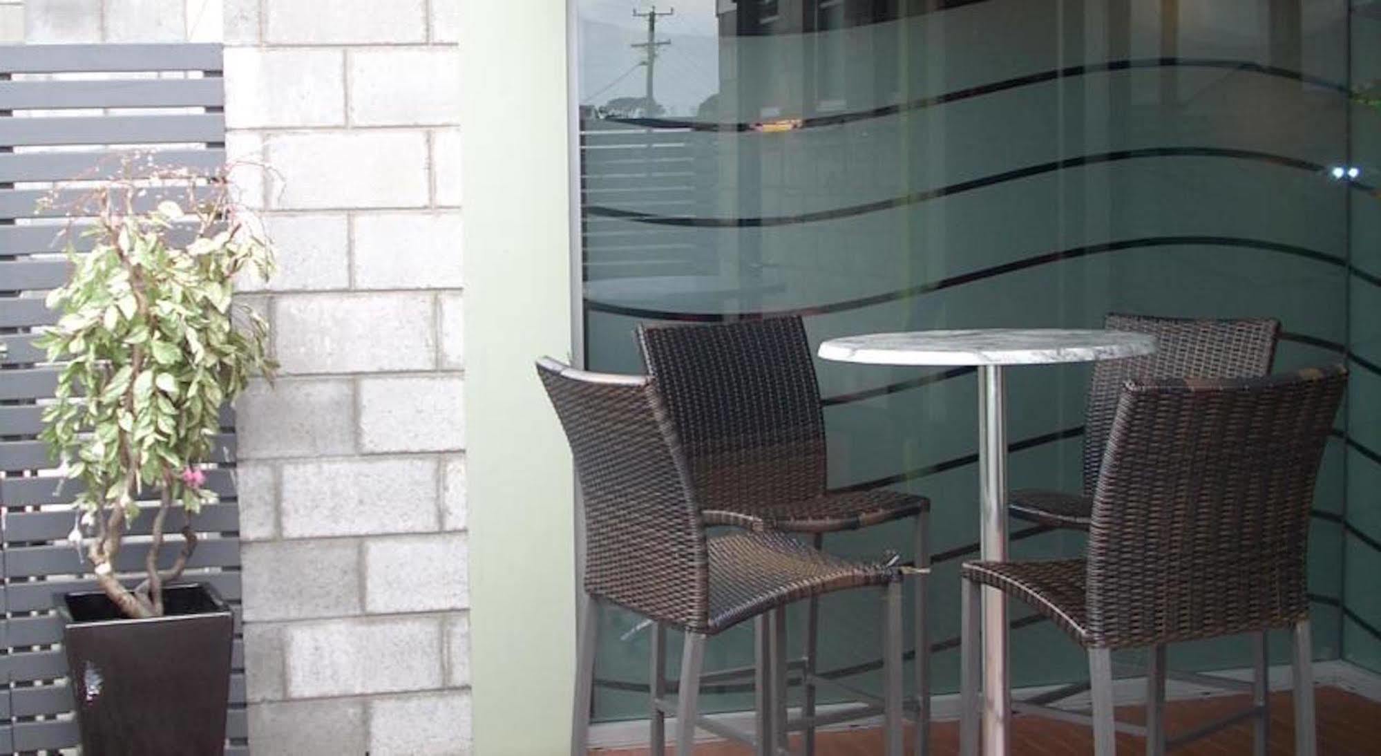 Bridge Hotel Сміттон Екстер'єр фото