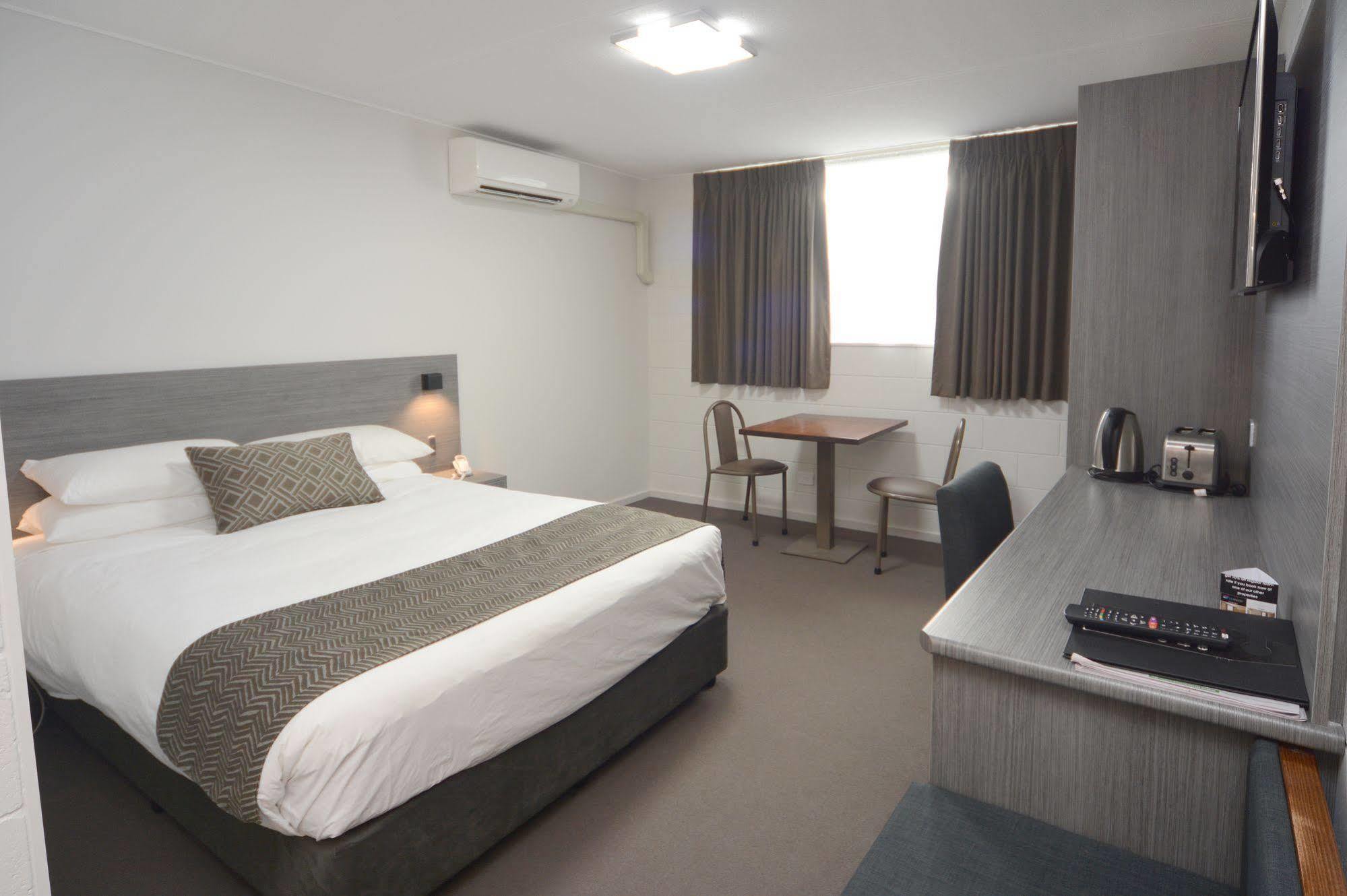 Bridge Hotel Сміттон Екстер'єр фото