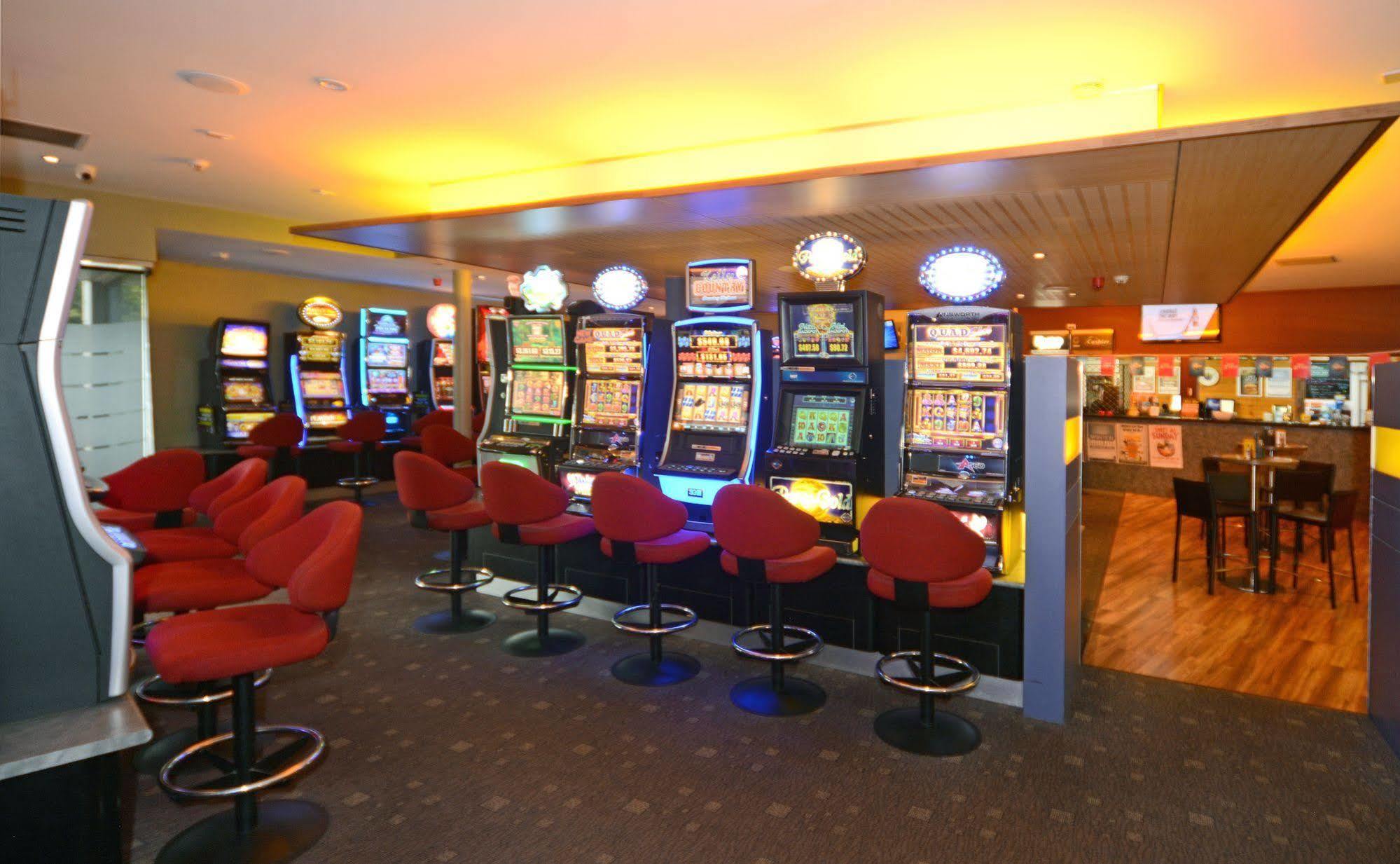 Bridge Hotel Сміттон Екстер'єр фото